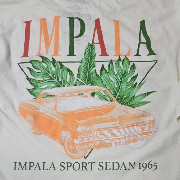 Chevy Impala T-shirt Mens Large‎ Cream 1965 Chevrolet Graphic Car Enthusiast Tee - Picture 2 of 6